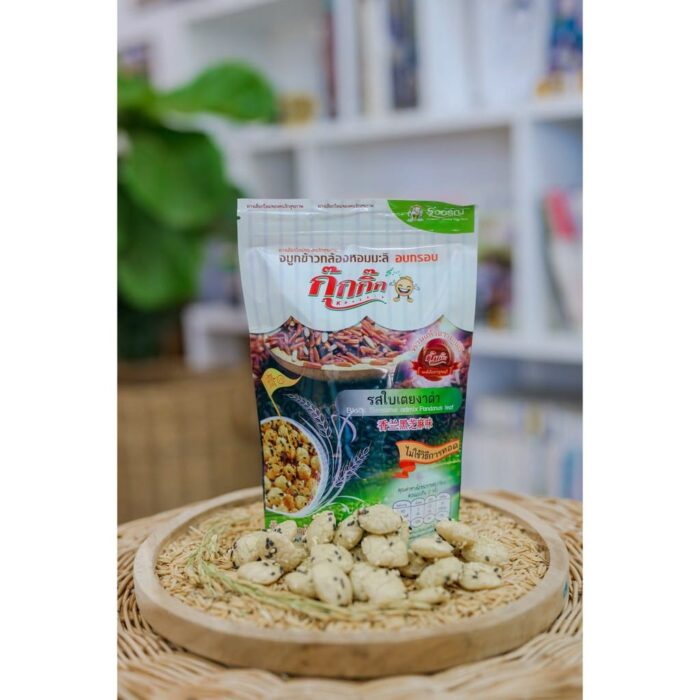 จมูกข้าวกล้องหอมมะลิอบกรอบ รส ใบเตยงาดำ ขนาด 50 กรัม ตรา กุ๊กกิ๊ก