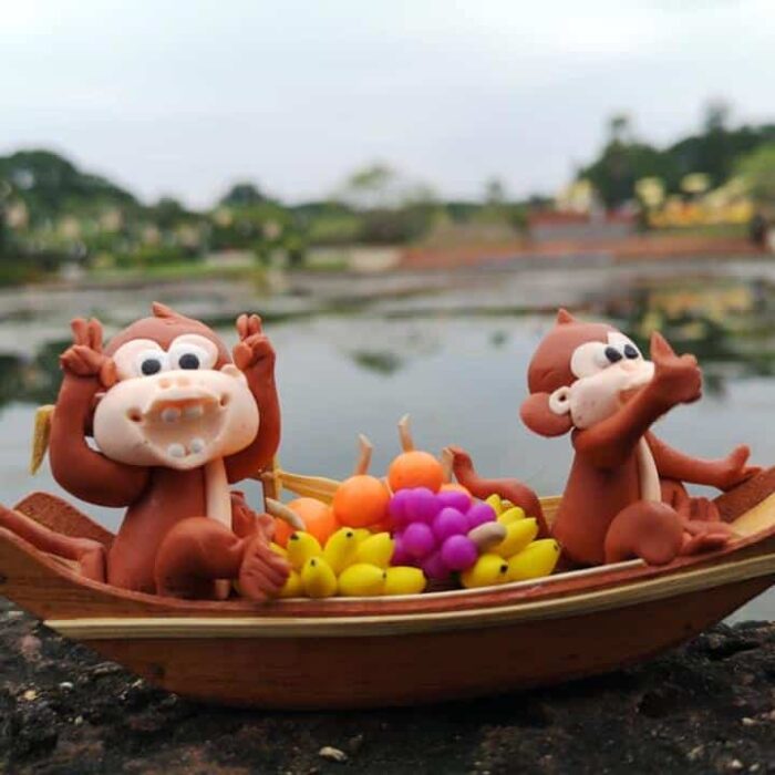 ตุ๊กตา ลิงพายเรือ​ ตรา กลุ่มปั้นลิง