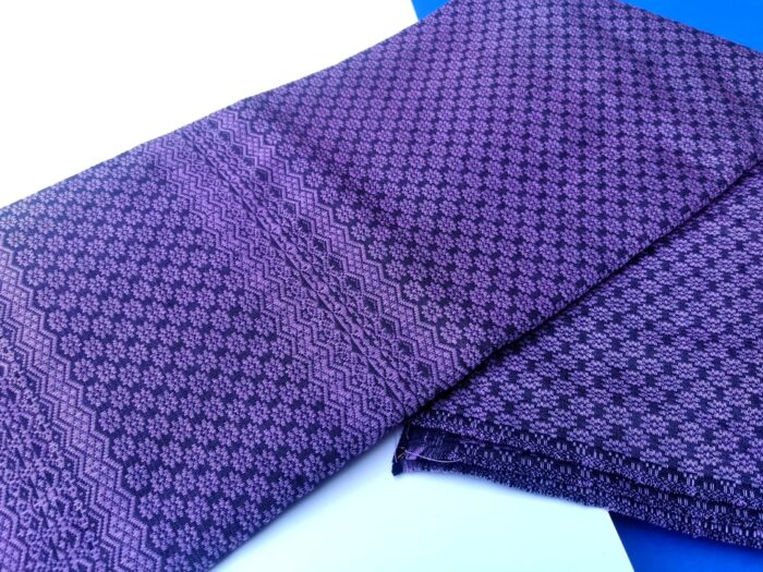 ผ้าทอยกโบราณ​สีม่วง​ ลายพิกุลโบราณ​​ เมืองนครศรีธรรมราช @ กลุ่มทอผ้าบ้านเนินมวง ตรา กลุ่มทอผ้าบ้านเนินมวง