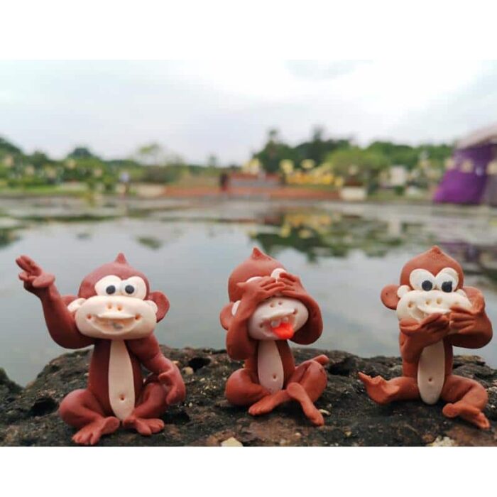 ตุ๊กตา ลิงหลายท่า ตรา กลุ่มปั้นลิง