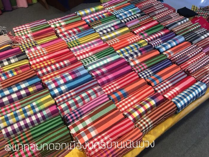 ผ้าทอยกดอก ลายสก๊อต เมืองนครศรีธรรมราช ตรา กลุ่มทอผ้าบ้านเนินมวง - รูปภาพ 2